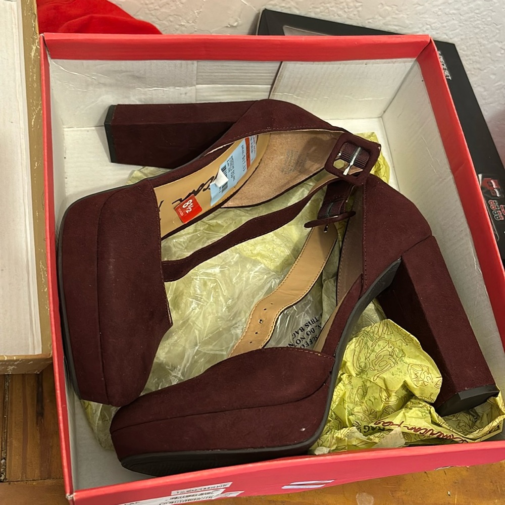 NWT American rag Estrella pump